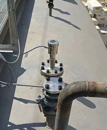 কিভাবে গাইডেড ওয়েভ রাডার ডাইলেক্ট্রিক ধ্রুবক পার্থক্য ব্যবহার করে ইন্টারফেস স্তর পরিমাপ করে?